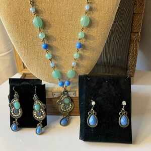 Avon Turquoise and Blue Beaded Necklace Set